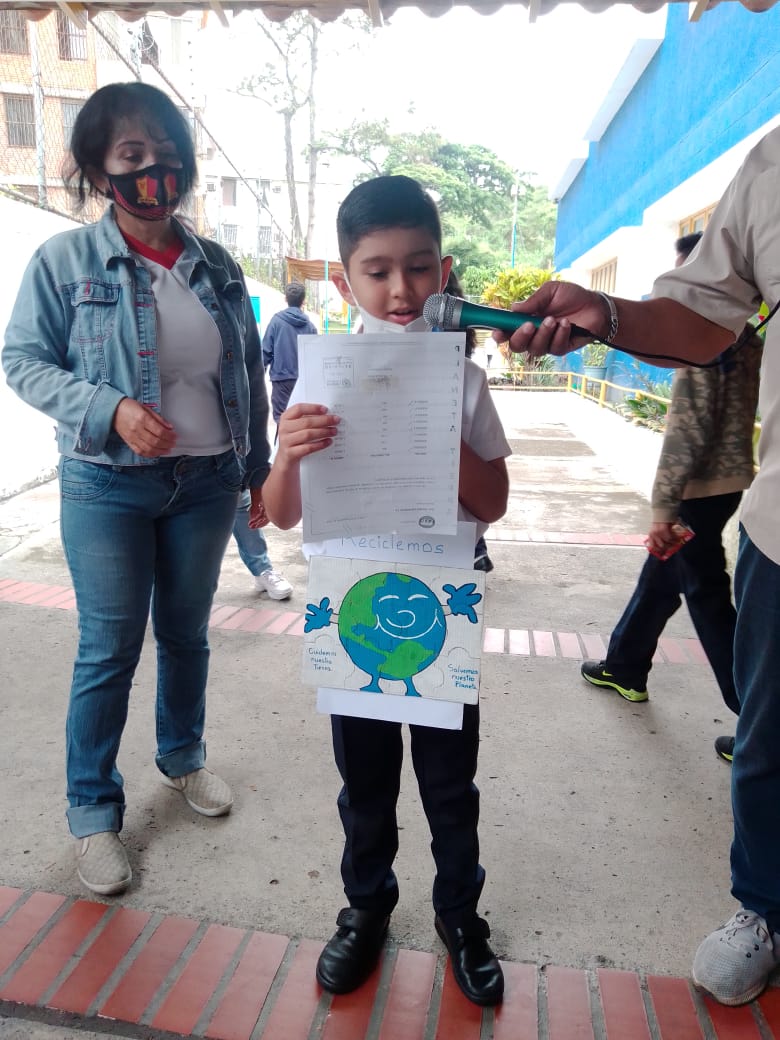 Cuidando nuestro Planeta por medio de reciclar Colegio Las Acacias