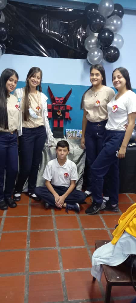 Estudiantes Robotica con Quimica Colegio Las Acacias